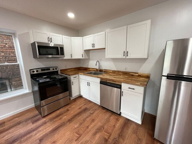 Building Photo - 106 Renwick St