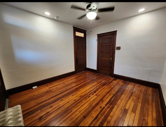Building Photo - 443 Fremont St
