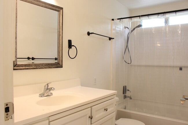 Building Photo - 1279 Kaeleku St