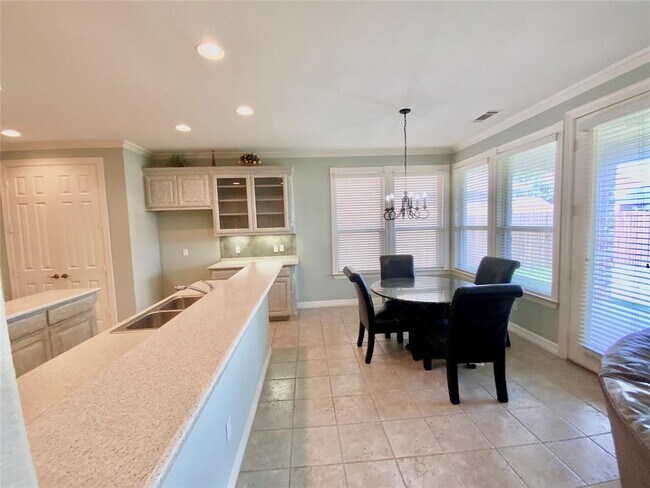 Building Photo - 614 Killarney