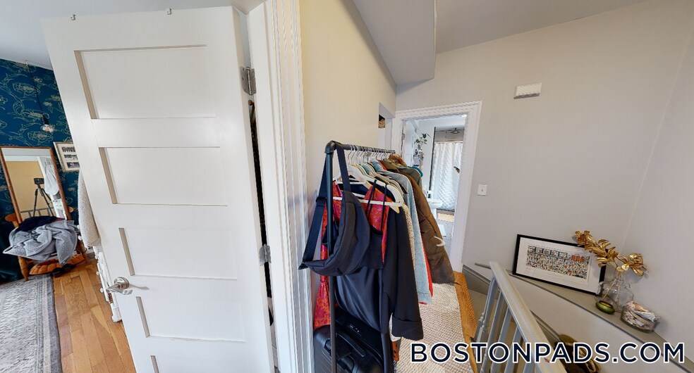 Building Photo - 13 Pleasant St