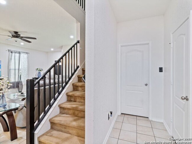 Building Photo - 3 Bedroom w/Game Room