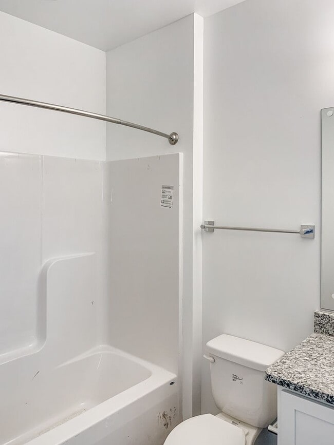 Building Photo - Modern 2 Bed, 2 Bath Condo with Fenced Yar...