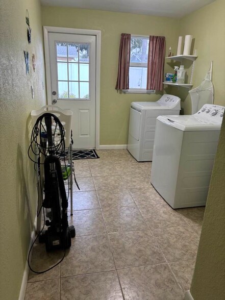 Building Photo - 11019-11126 126th Ave N