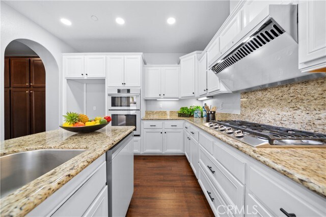 Building Photo - 46239 Lone Pine Dr