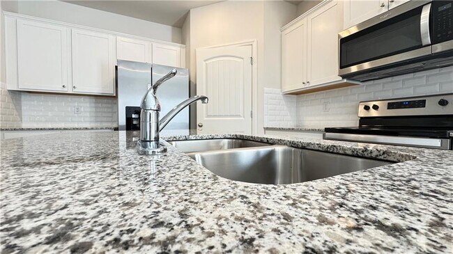 Building Photo - 100 Aspen Ct