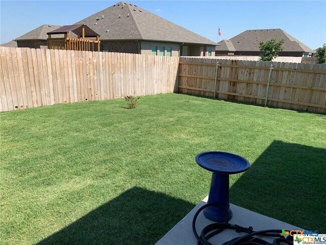 Building Photo - 515 Salt Lick Dr