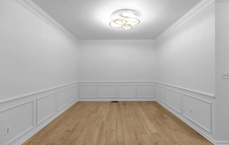 Building Photo - 7 Patriot Hill Dr