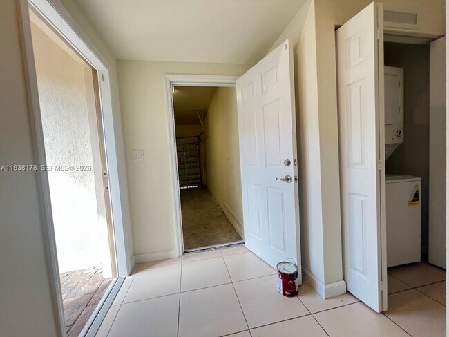 Building Photo - 191 SE 35 Ave