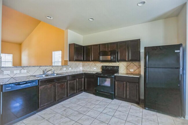 Building Photo - 104 Navidad River Dr