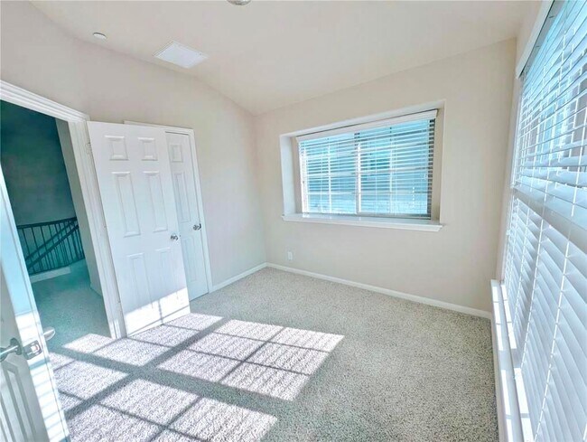 Building Photo - 3101 Davis Ln