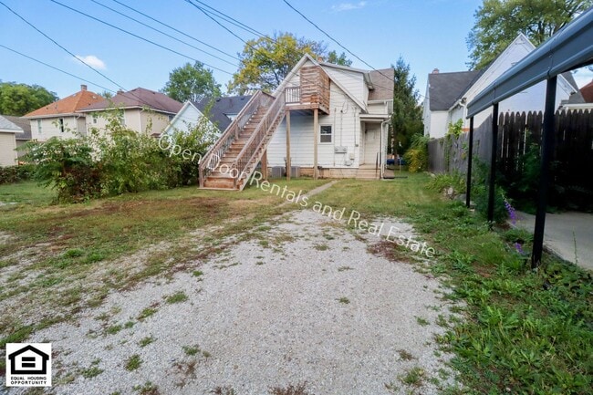 Building Photo - 927 Nuttman Ave