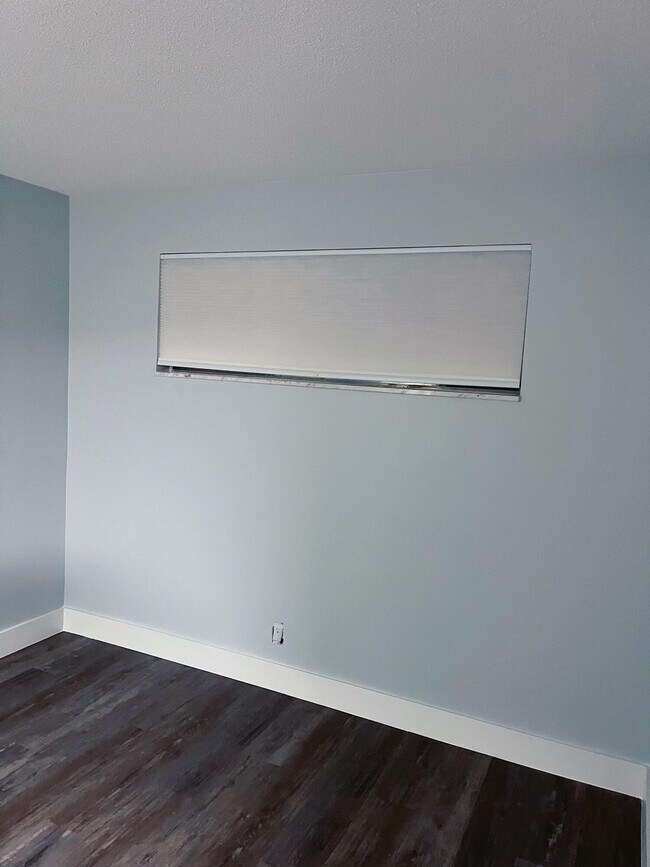 Building Photo - 1500 Crescent Cir