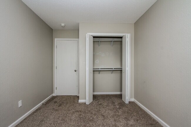 Building Photo - 713 Millbrook Dr