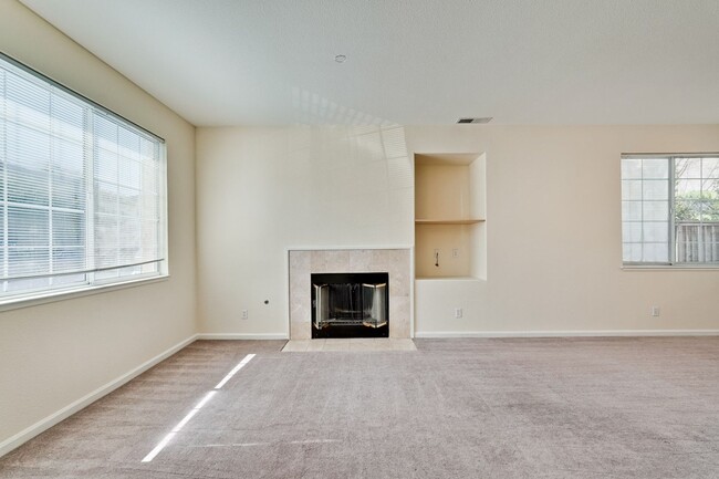 Building Photo - Introducing a Spacious 4 Bed 2.5 Bath Town...