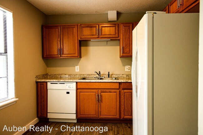 Building Photo - 3 br, 2.5 bath House - 1422 Stratton Place...