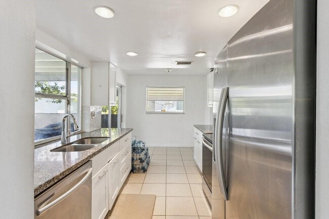 Building Photo - 6708 NW 57th Dr