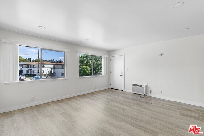 Primary Photo - 129 S Avenue 64