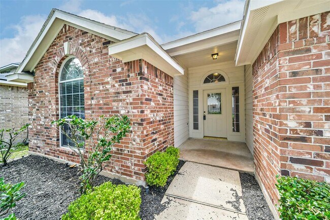 Building Photo - 9911 Driftwood Park Dr