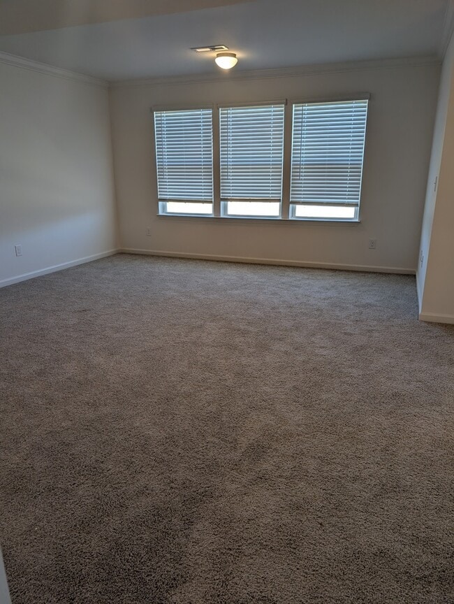 Building Photo - Beautiful 3BD/2.5BA Home in the Sought-After Stonebridge Fairways Community / Ready Now