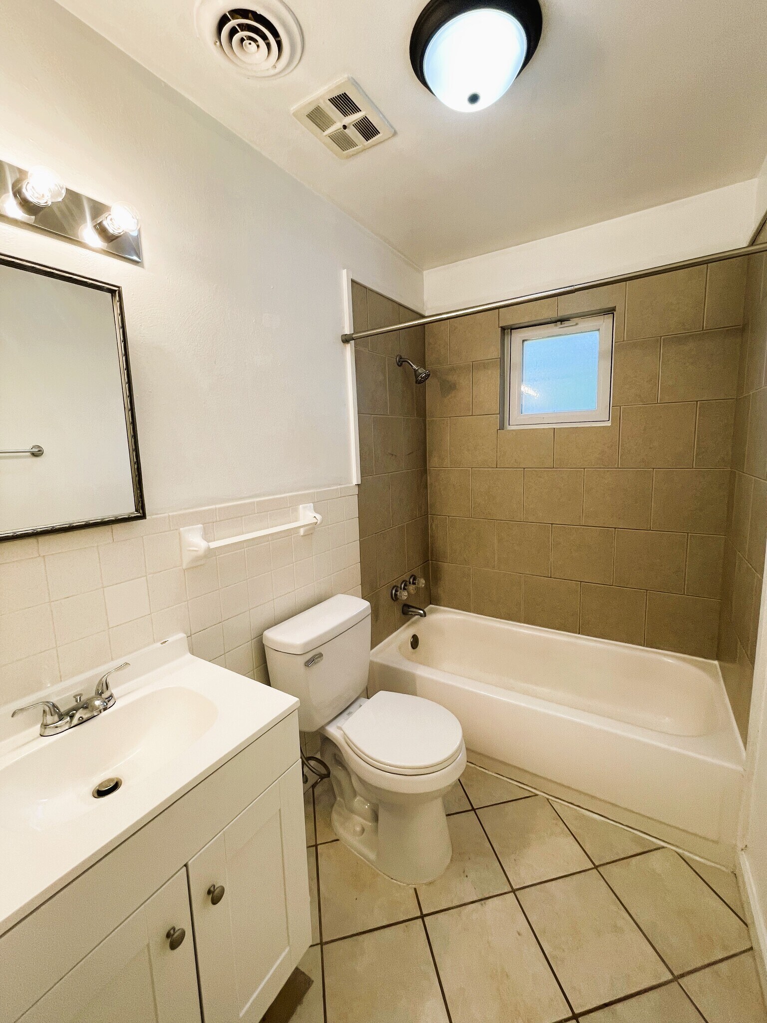 bathroom - 2643 Dalton Ave