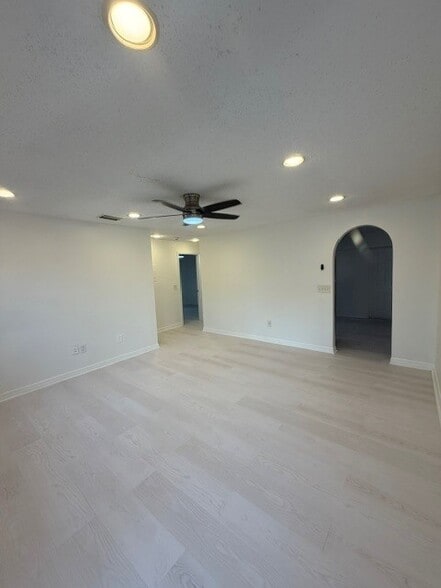 Building Photo - 4710 Mulberry Rd