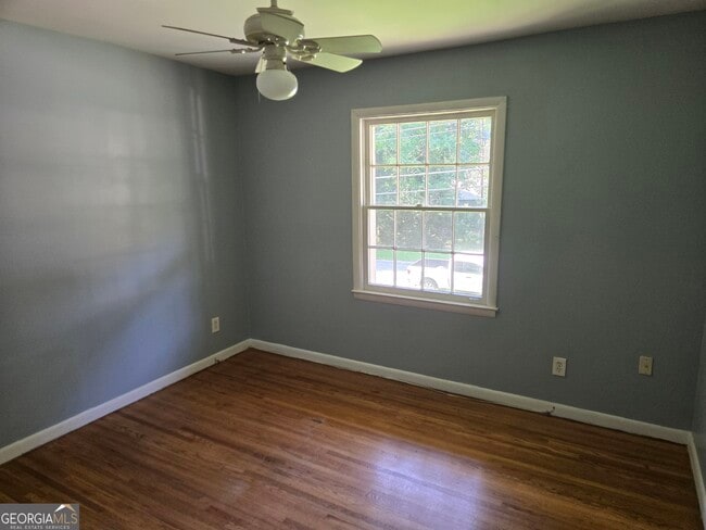 Building Photo - 1387 Town Country Dr SE