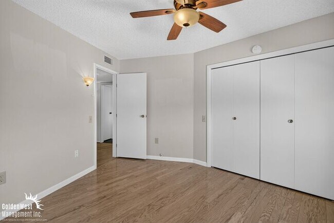 Building Photo - Spacious 2Bdm 2Ba Sun City Home with Vaulted Ceilings, Private Covered Patio & Garage! 55+ Community