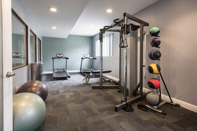 Building Photo - Le Parc