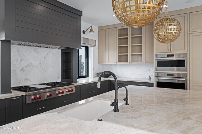 Building Photo - 5841 N Echo Canyon Cir