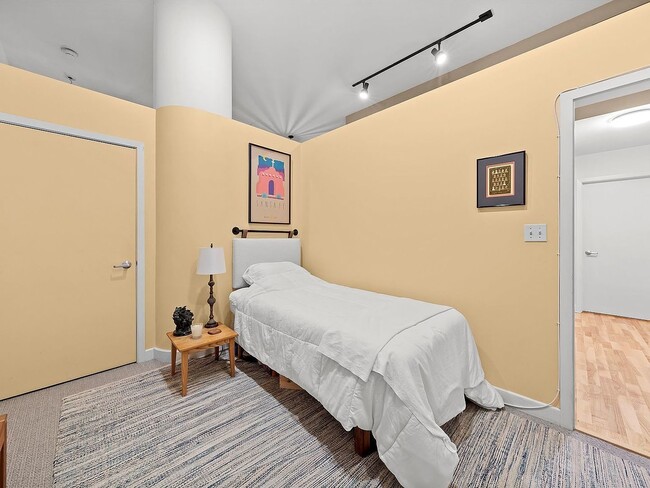 Building Photo - 211 E Ohio St