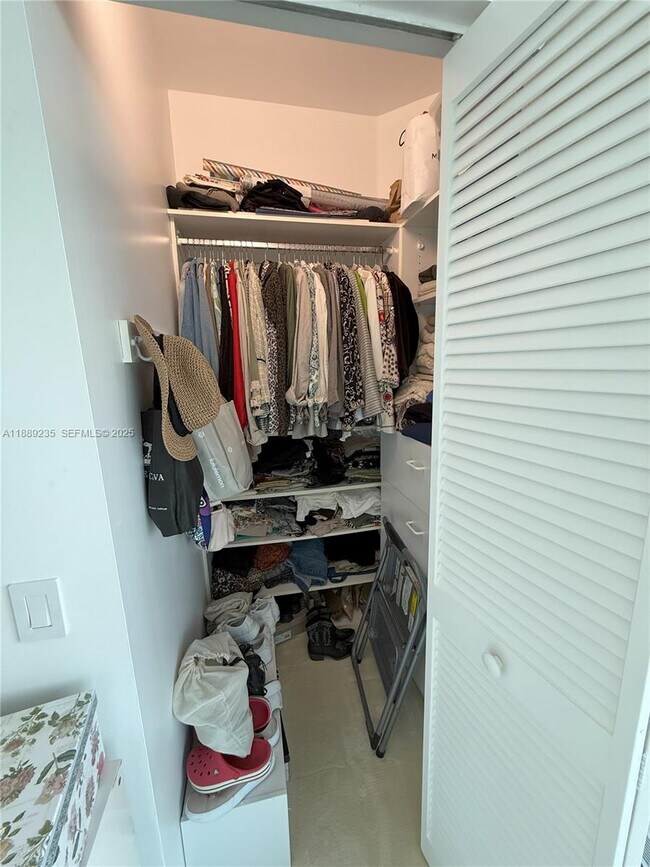 Building Photo - 16400 Collins Ave