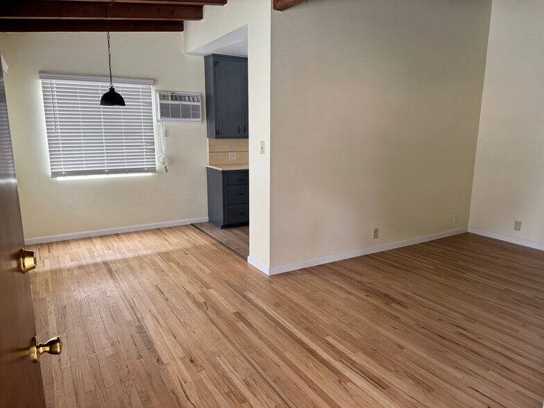 Building Photo - 822 21st St