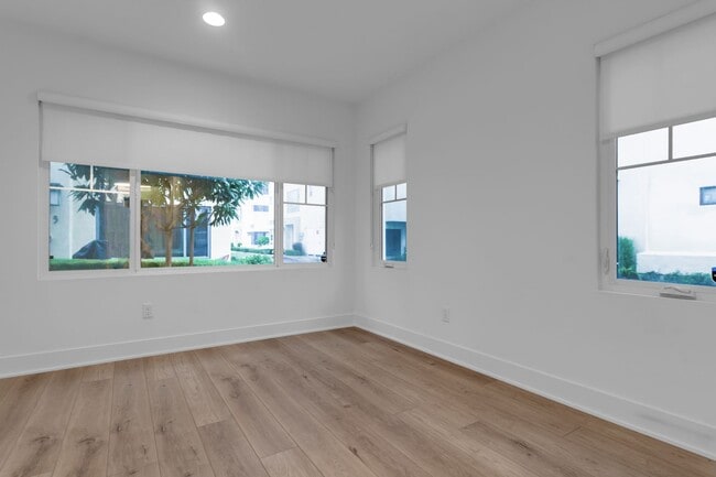 Building Photo - 2907 W Exposition Pl