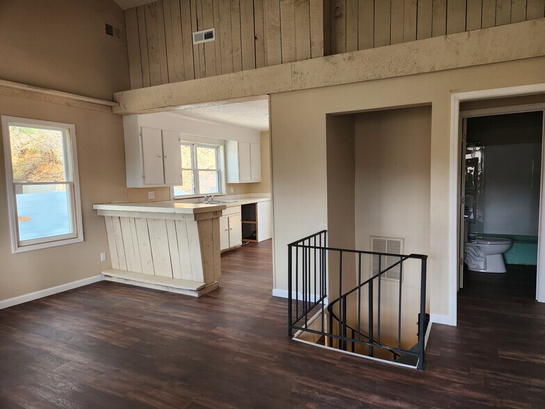 Building Photo - 2119 US-421