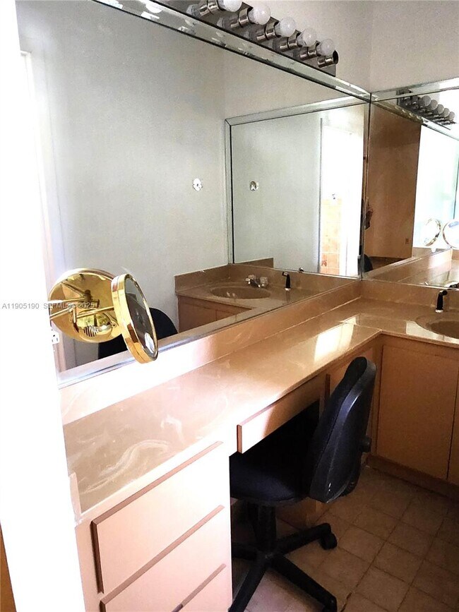 Building Photo - 2231 SW 14th St