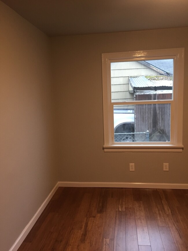 Building Photo - Beautifully remodeled 2 bed 1 bath home in Springfield!