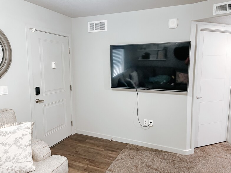 Building Photo - 675 S 100 W