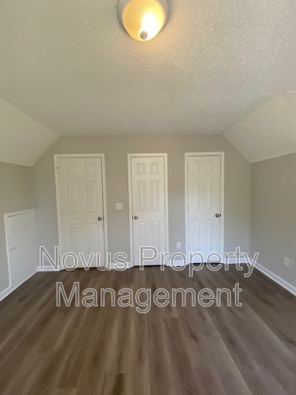 Building Photo - 88 River Ridge Dr