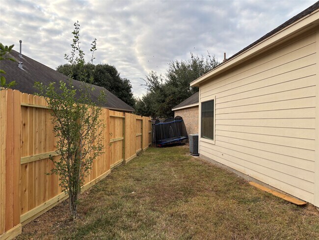 Building Photo - 10902 Brighton Gardens Dr
