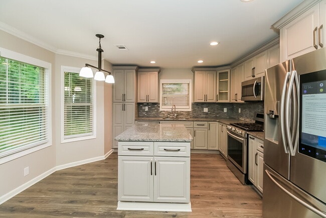 Building Photo - 287 Whaleys Lake Dr