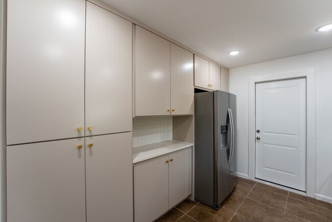 Building Photo - Hidden Gem | 4 bed 3 bath home in highly sought after Windsor Park!!!