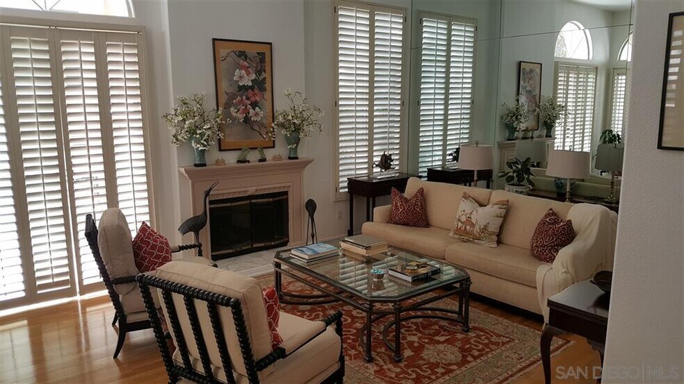 Living room - 5157 Renaissance Ave