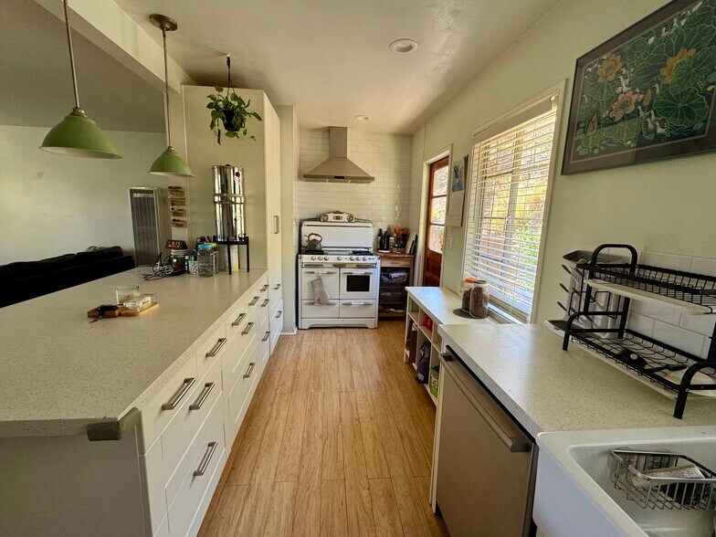 Building Photo - 7817 Shady Cove Ave
