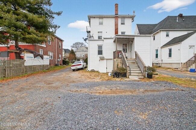 Building Photo - 472 Broadway