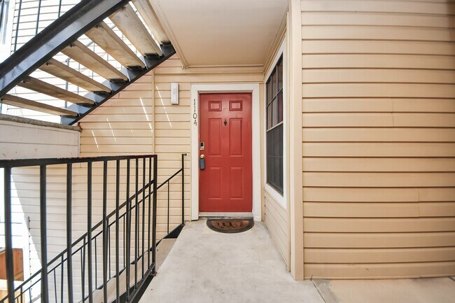 Building Photo - 2750 Holly Hall St