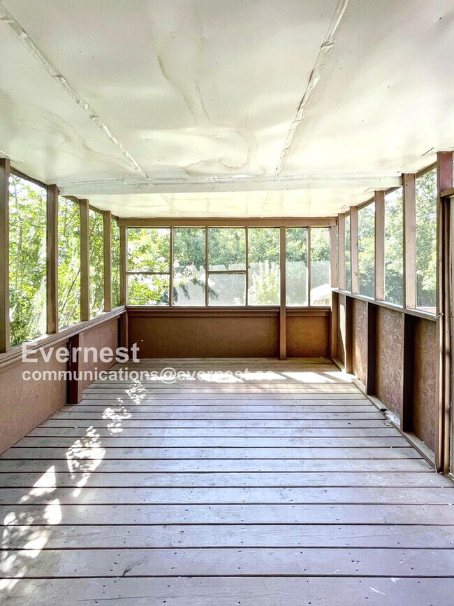 Building Photo - 4021 Creekside Dr