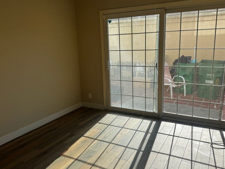 Building Photo - 71 Willow Tree Ln