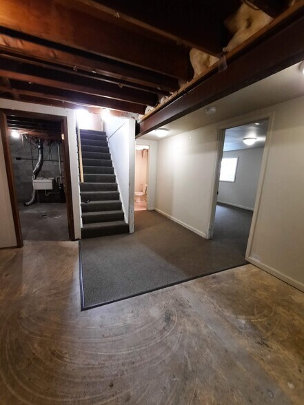 Building Photo - 3135 Runway Ave