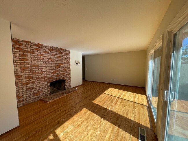Building Photo - 1428 Roselli Dr